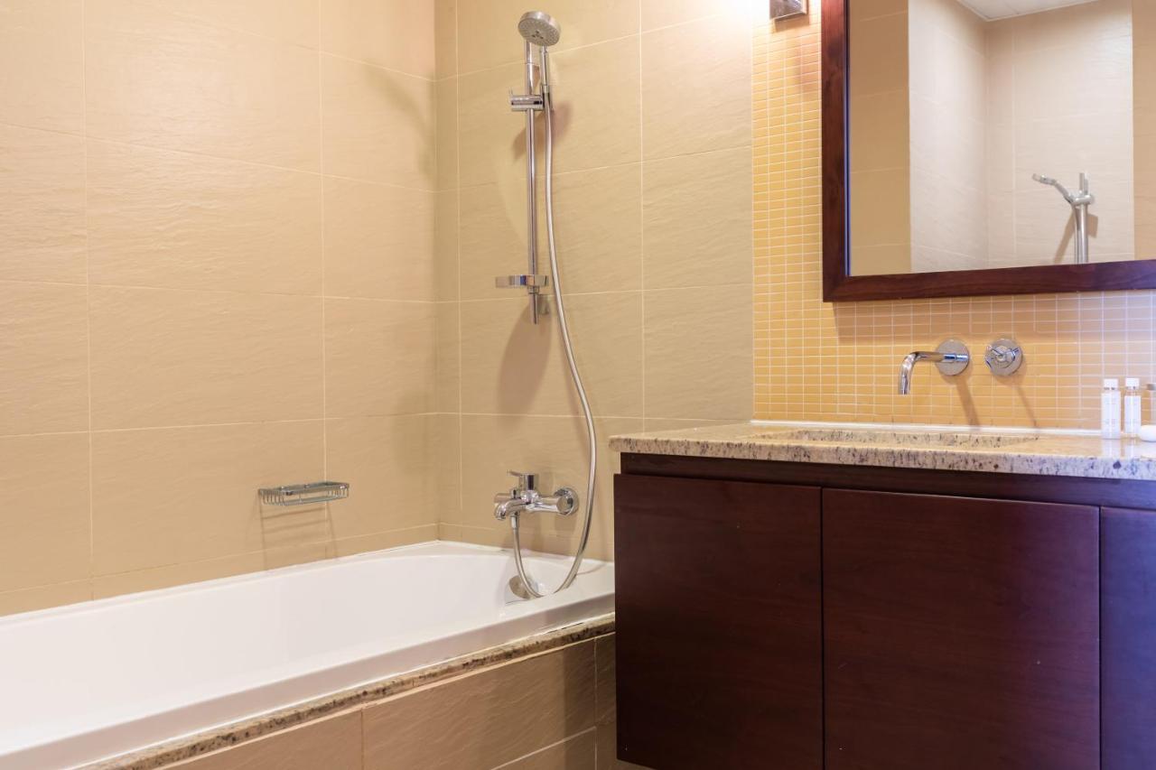 Apartment Maison Privee - Palm Jumeirah Luxury Apt W Access To Exclusive Beach, Pool, And Gym
