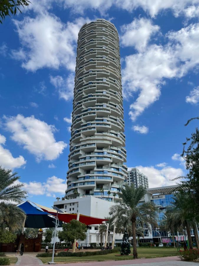 شقة خاصة في فايف جميرا مع مسبح خاص Private In A Five Jumeirah Village With Private Pool Apartment *