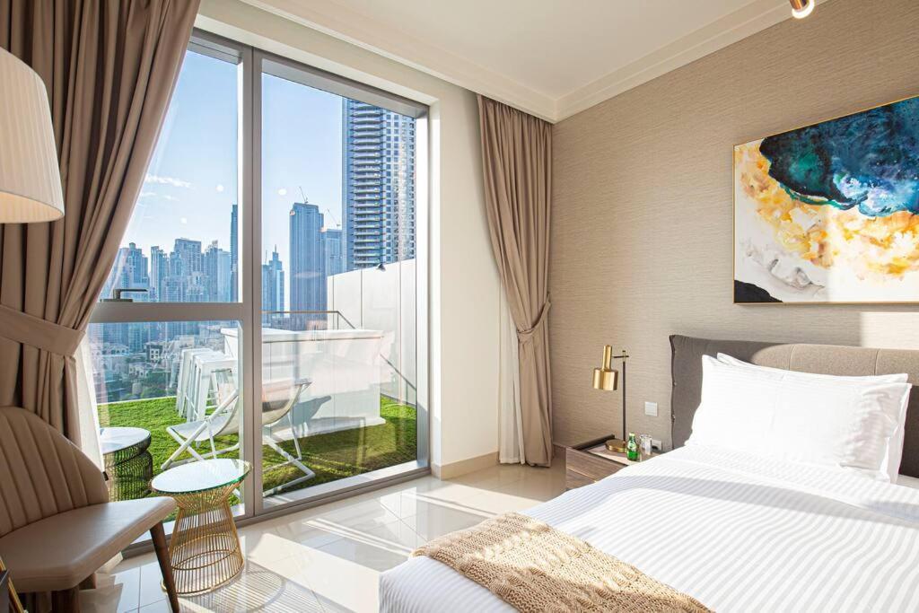 Luxury Level 12 On Boulevard Point *