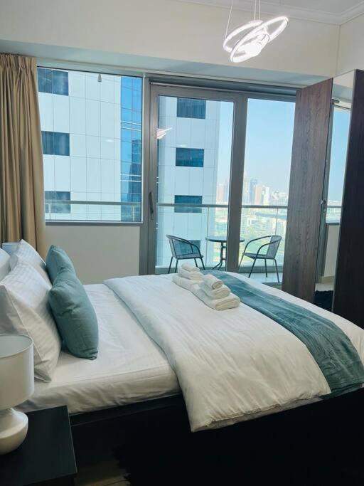 1 Bed With Sea View, Pool, Gym & Free Parking In Marina Apartment Dubai