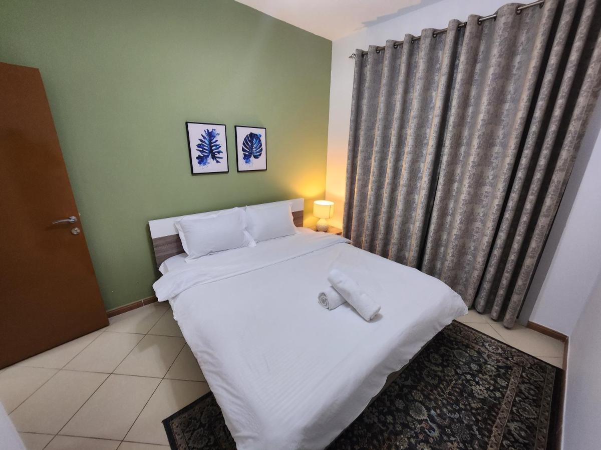 Daire Happy Palace Marina Inn, Cozy Apartment, Heart Of Marina Dubai