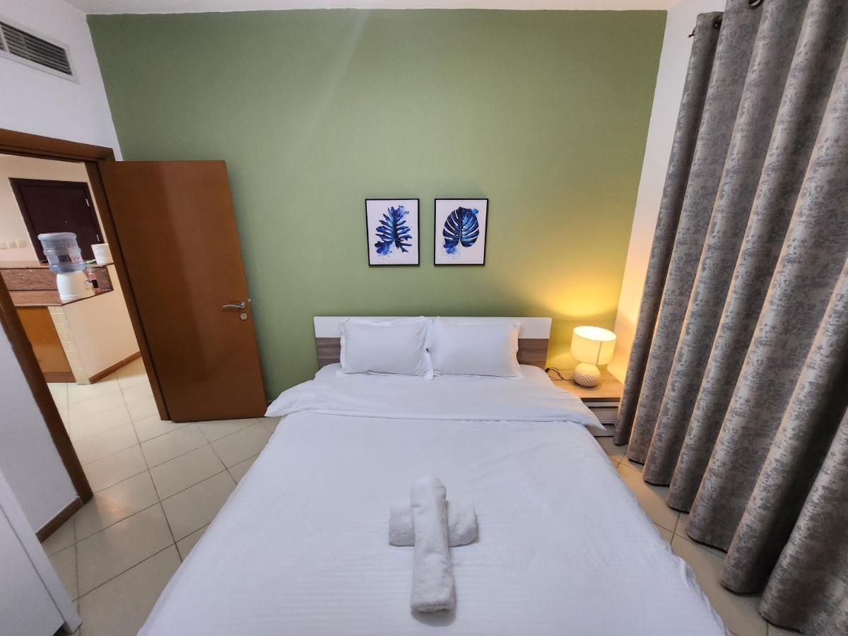 Daire Happy Palace Marina Inn, Cozy Apartment, Heart Of Marina Dubai