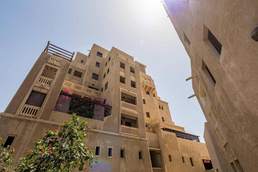 Cool And Spacious In Fabulous Location *