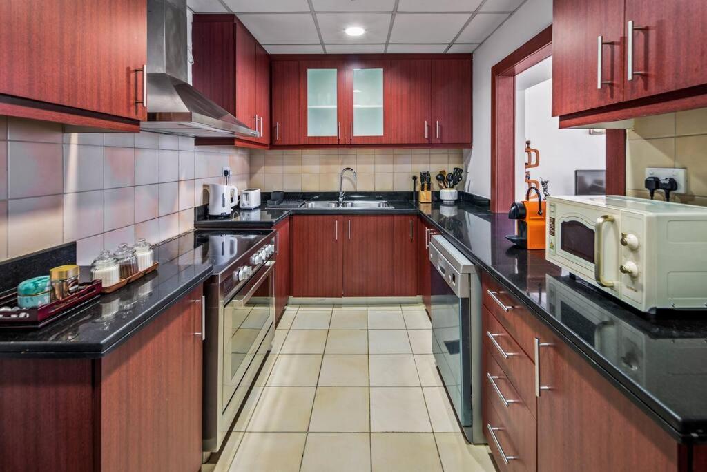 Apartment Spacious 4-bed In Jbr Rimal With Access To Beach! Dubai