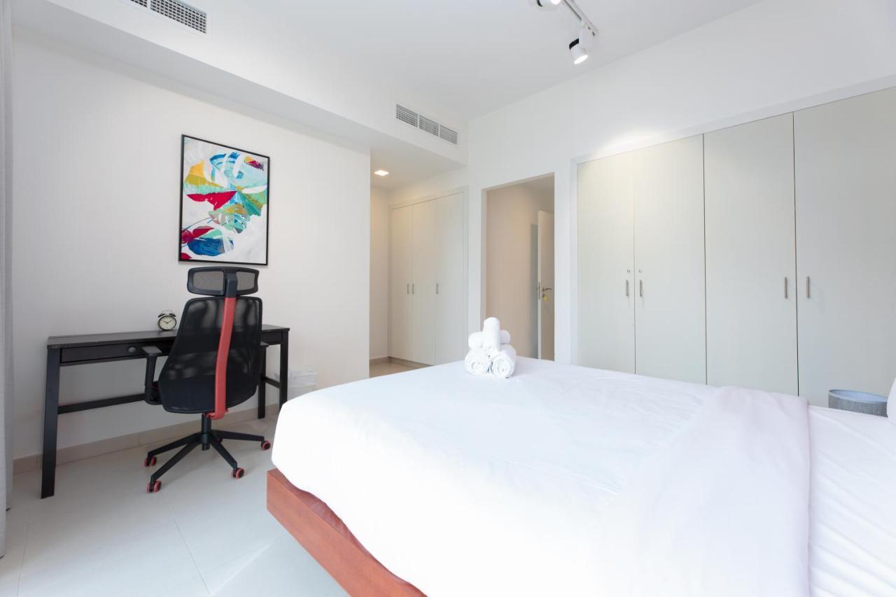 Stunning 4 Bedroom Townhouse In Townsquare *