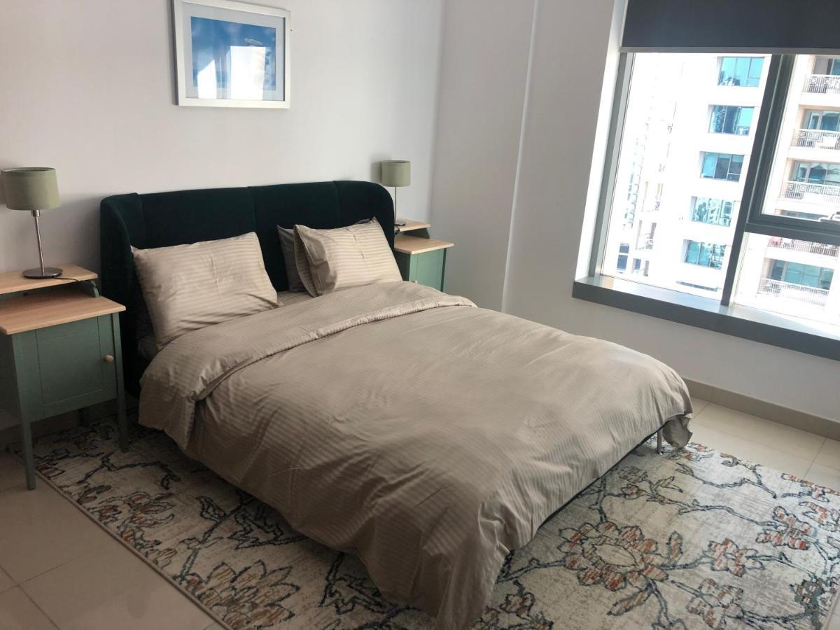 Downtown Boulevard One Bedroom Apt In 29 Blvd غرفة وصالة Burj & Fountain View Master Bedroom Plus 2 Single Beds In Living * Dubai