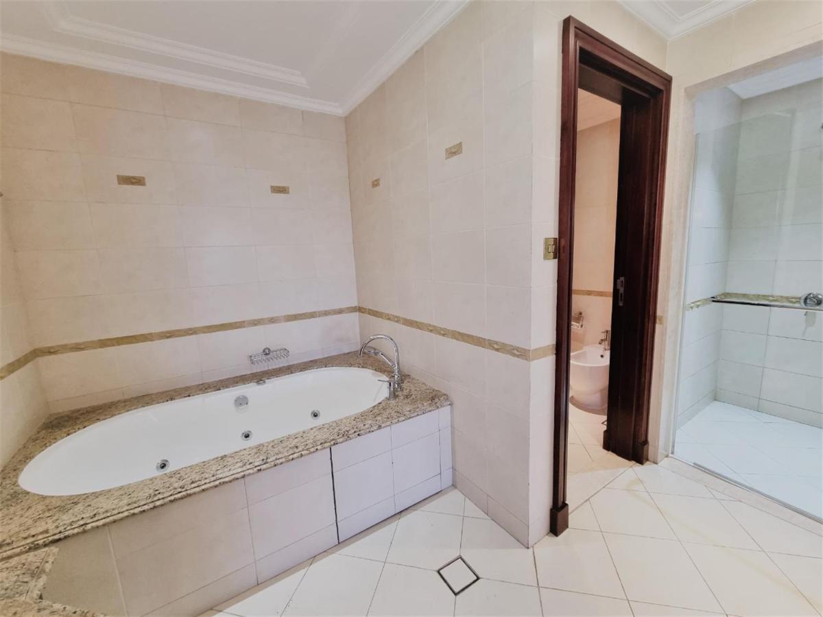 Palm Jumeirah Stunning 4bhk Villa