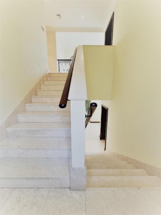 Palm Jumeirah Stunning 4bhk Villa *