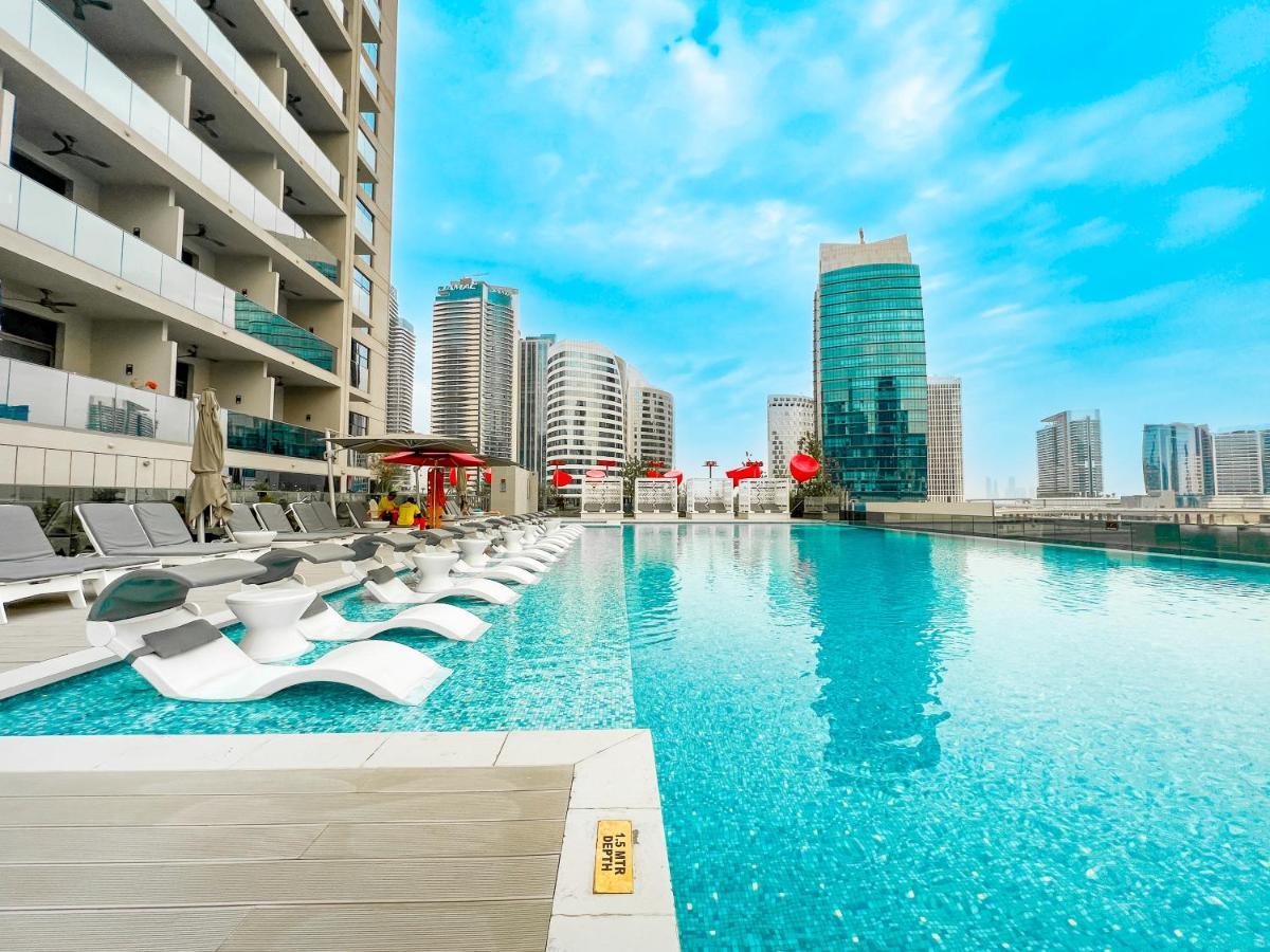 Fam Living - Mag318 - Business Bay Apartment *