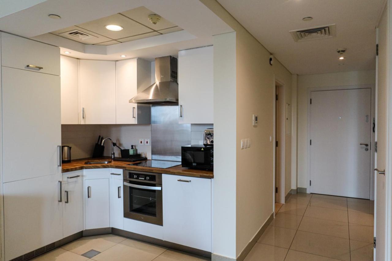 Daire Higuests - Snug Studio With Balcony In The Heart Of Downtown Dubai