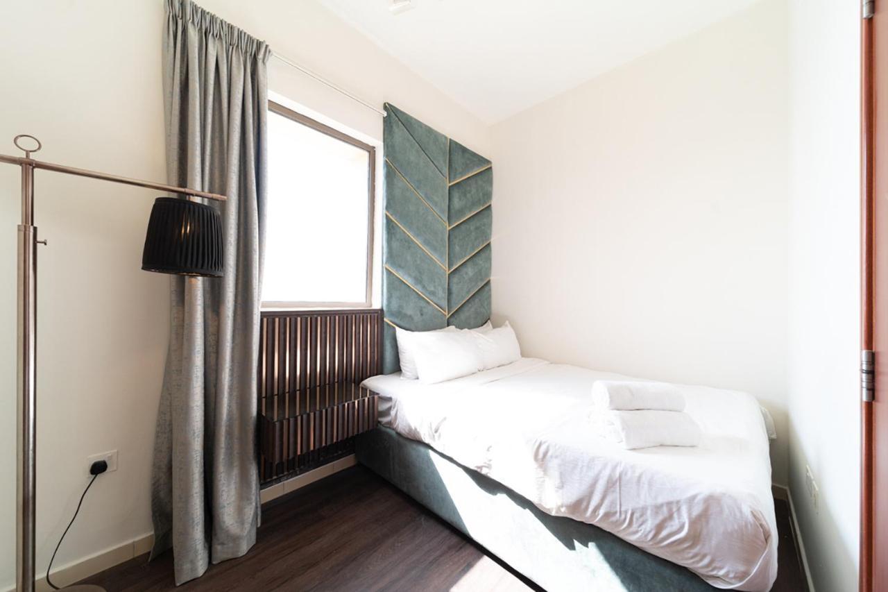 Spacious 7-bedroom Serviced On Jbr Walk *