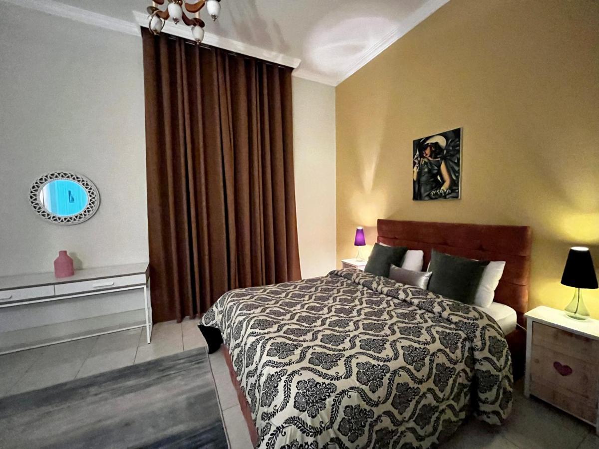 Villa Independent Spacious 3 Bedroom *