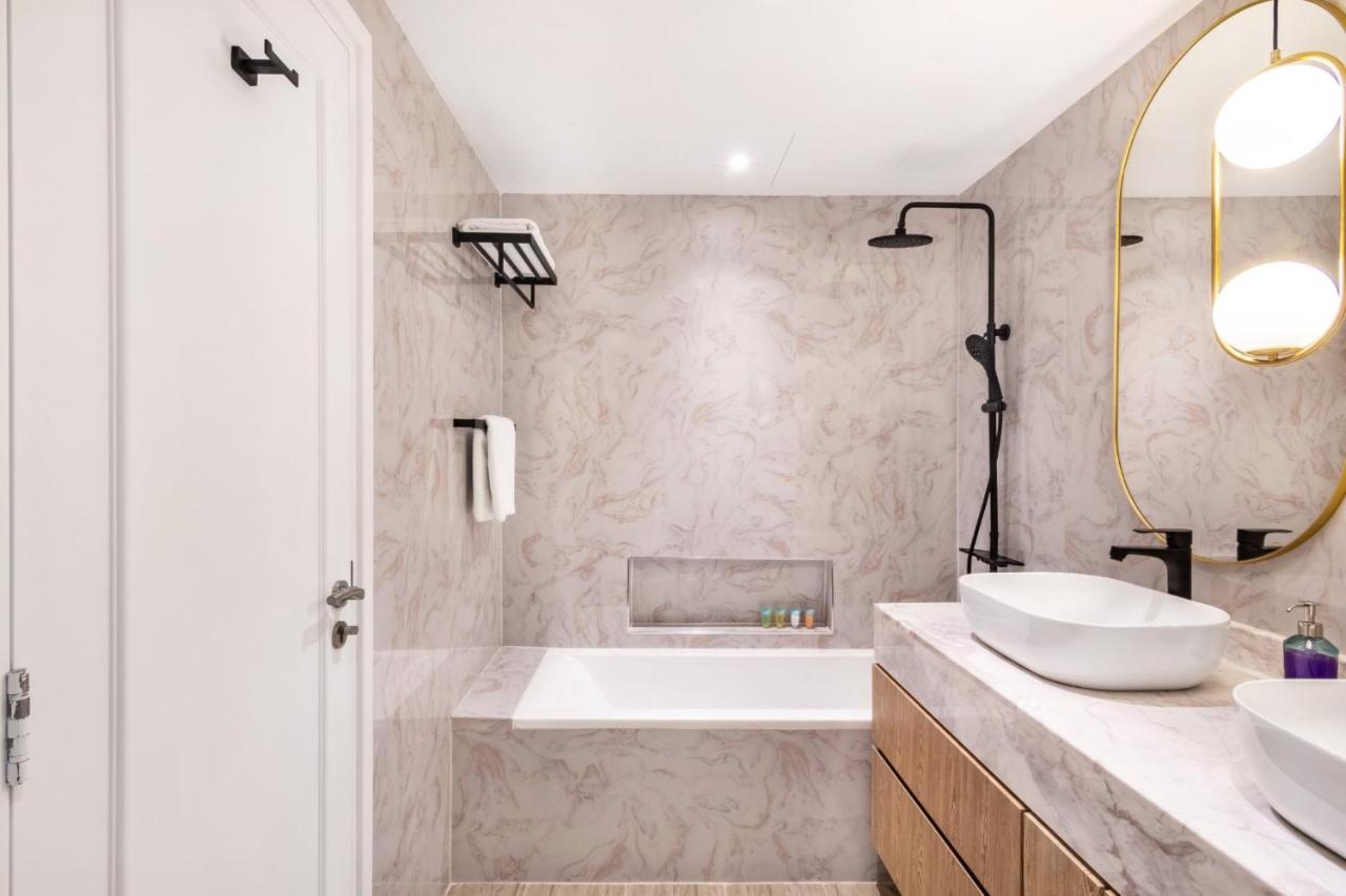 The Smart Concierge - Royal Oceanic Apartment *