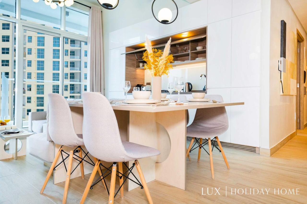 Lux The Modern Marina 2 Bed Daire