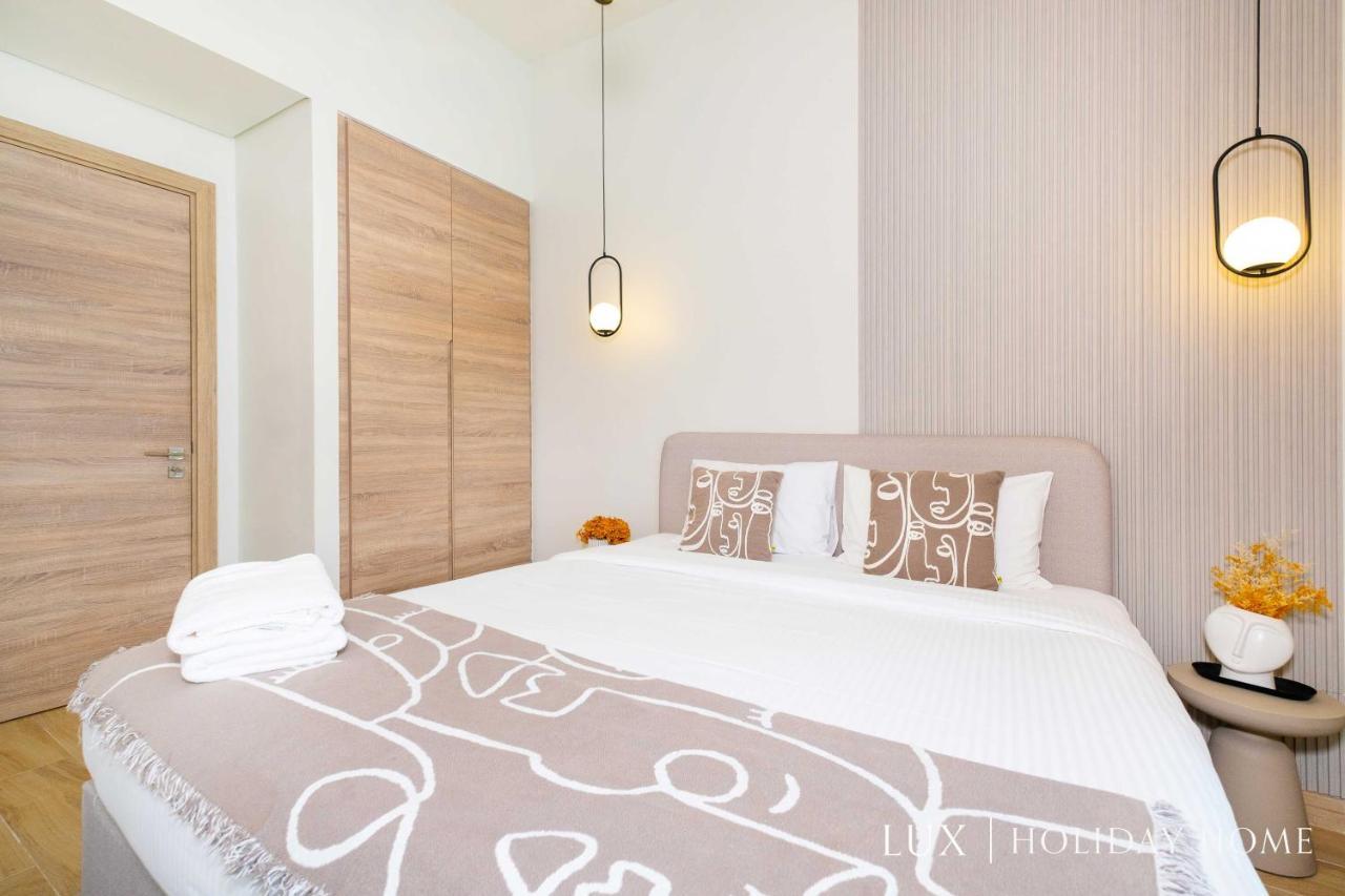 Lux The Modern Marina 2 Bed Daire *