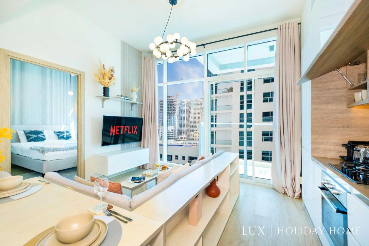 Lux The Modern Marina 2 Bed Daire