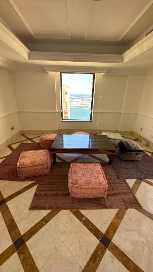 Neyar Beach Vibes - The Penthouse Hostel Dubai