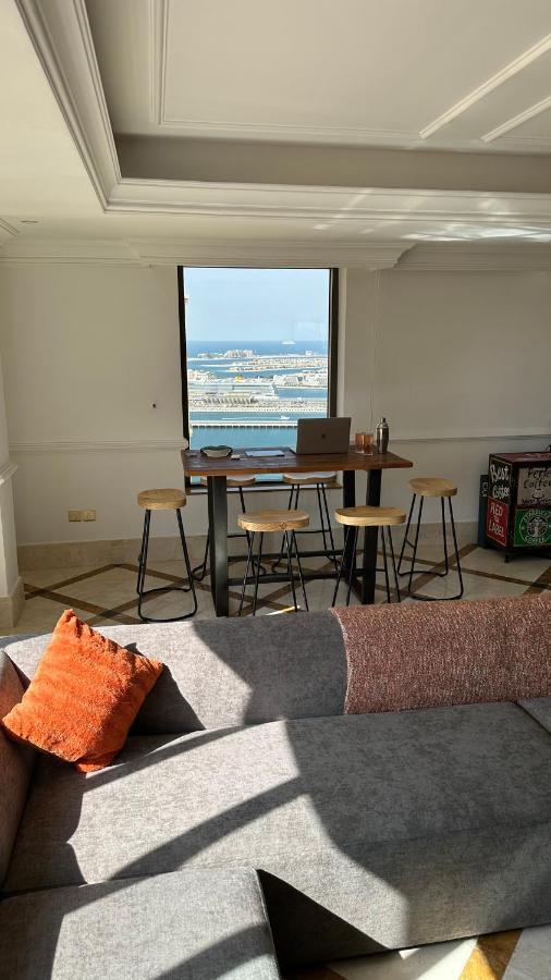 Neyar Beach Vibes - The Penthouse Hostel Dubai