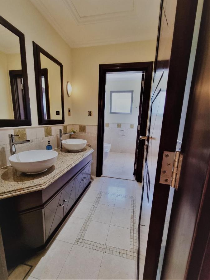 Palm Jumeirah Stunning 4bhk *