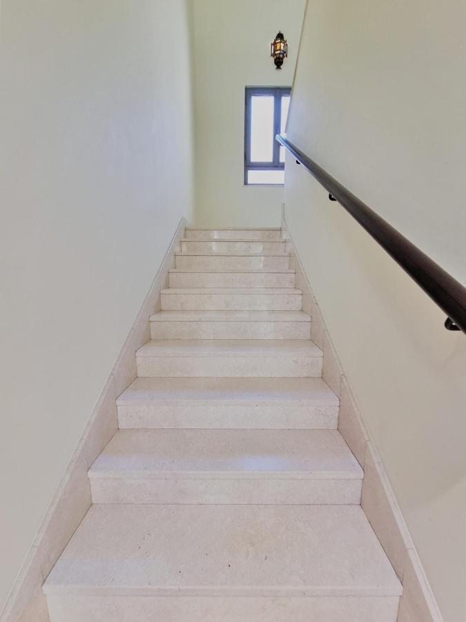 Palm Jumeirah Stunning 4bhk Villa Dubai