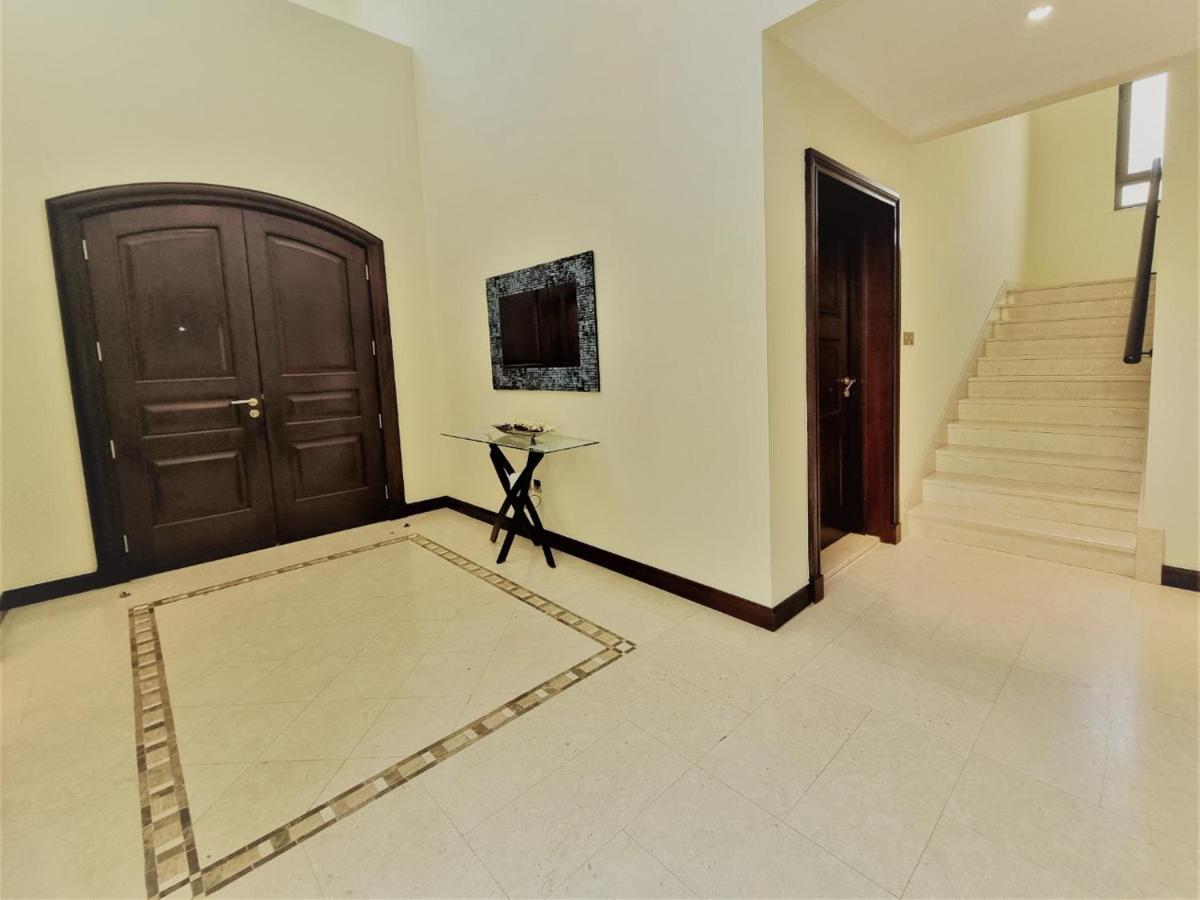 Palm Jumeirah Stunning 4bhk Dubai