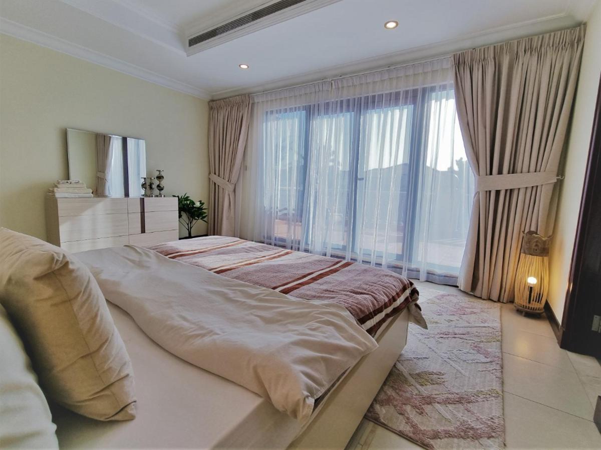 Palm Jumeirah Stunning 4bhk Dubai