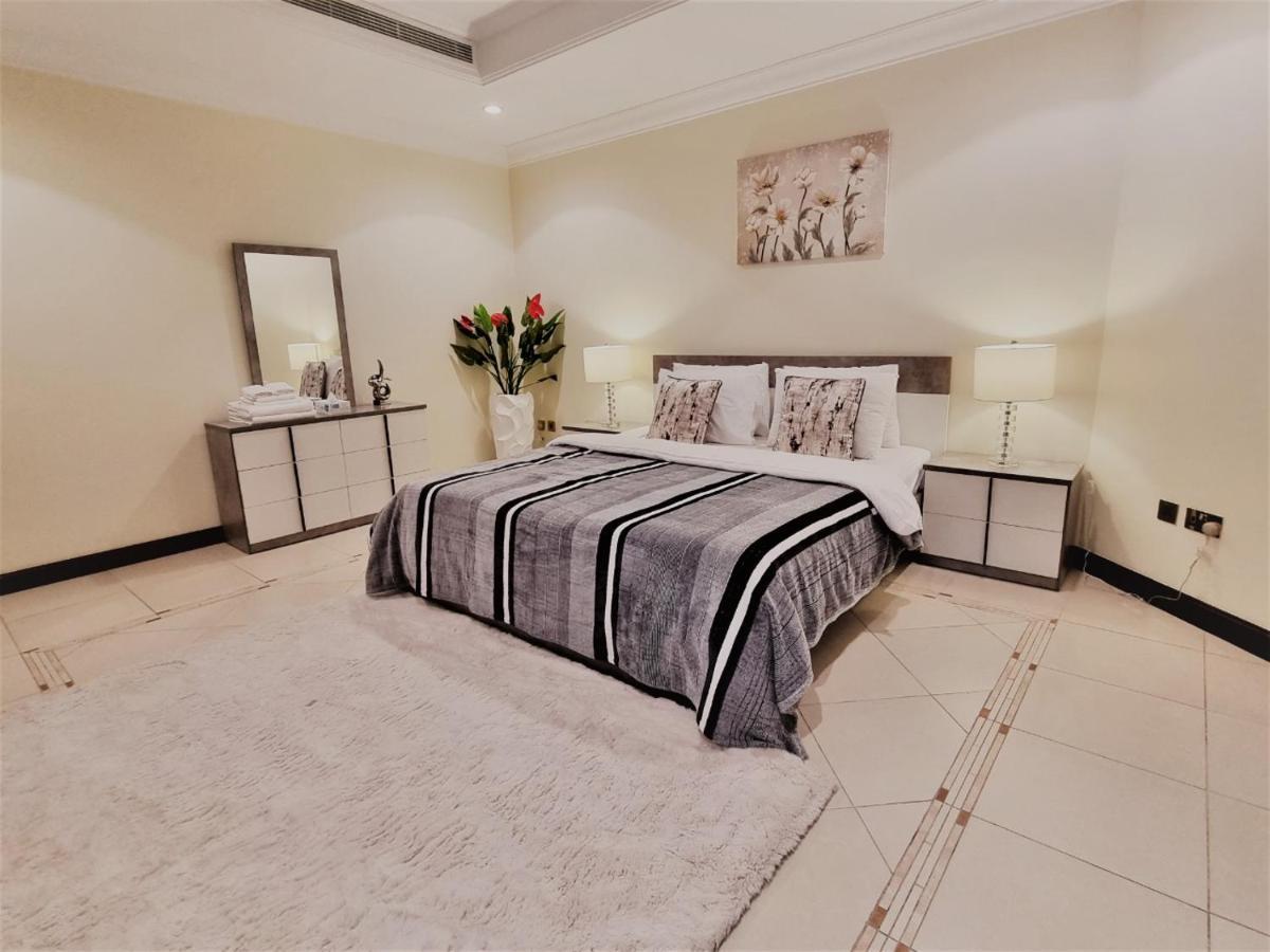Palm Jumeirah Stunning 4bhk Villa *