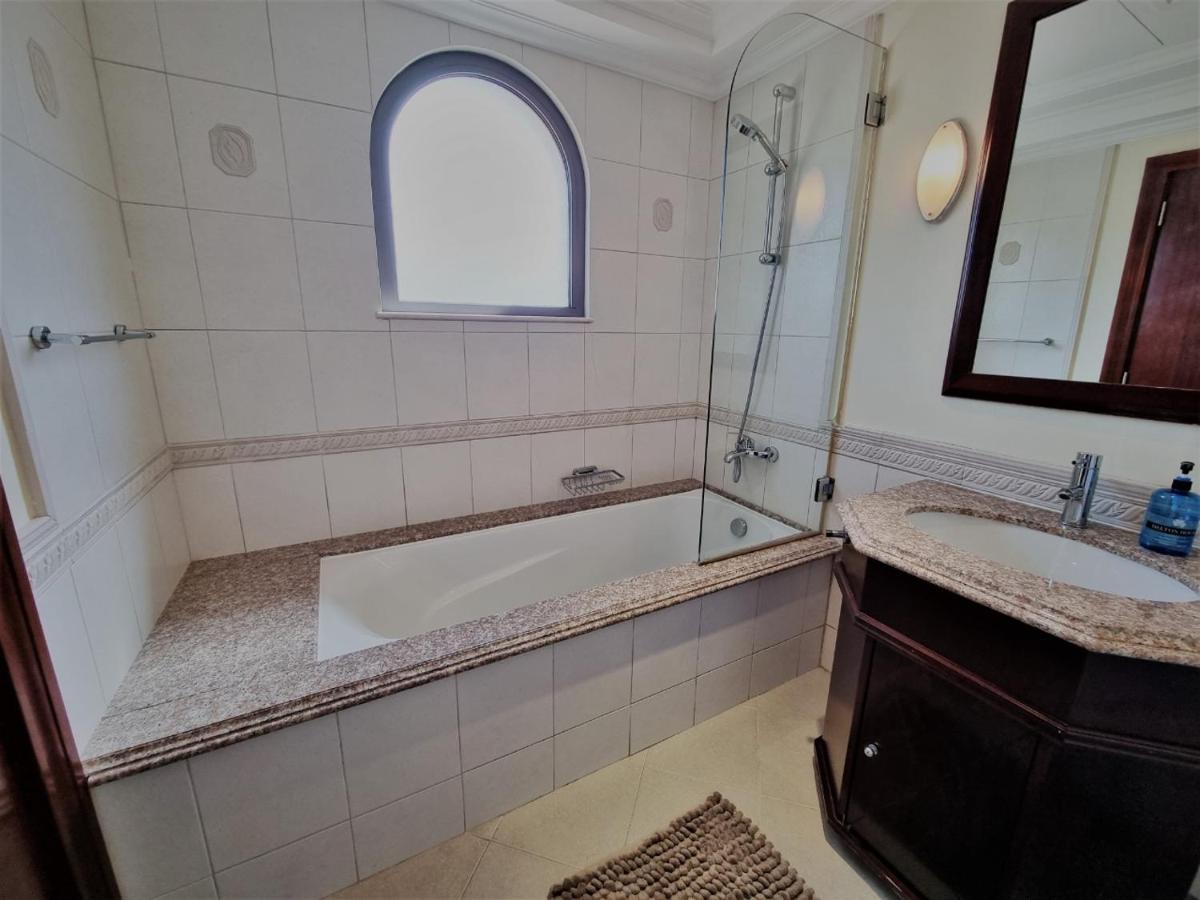 Palm Jumeirah Stunning 4bhk Villa