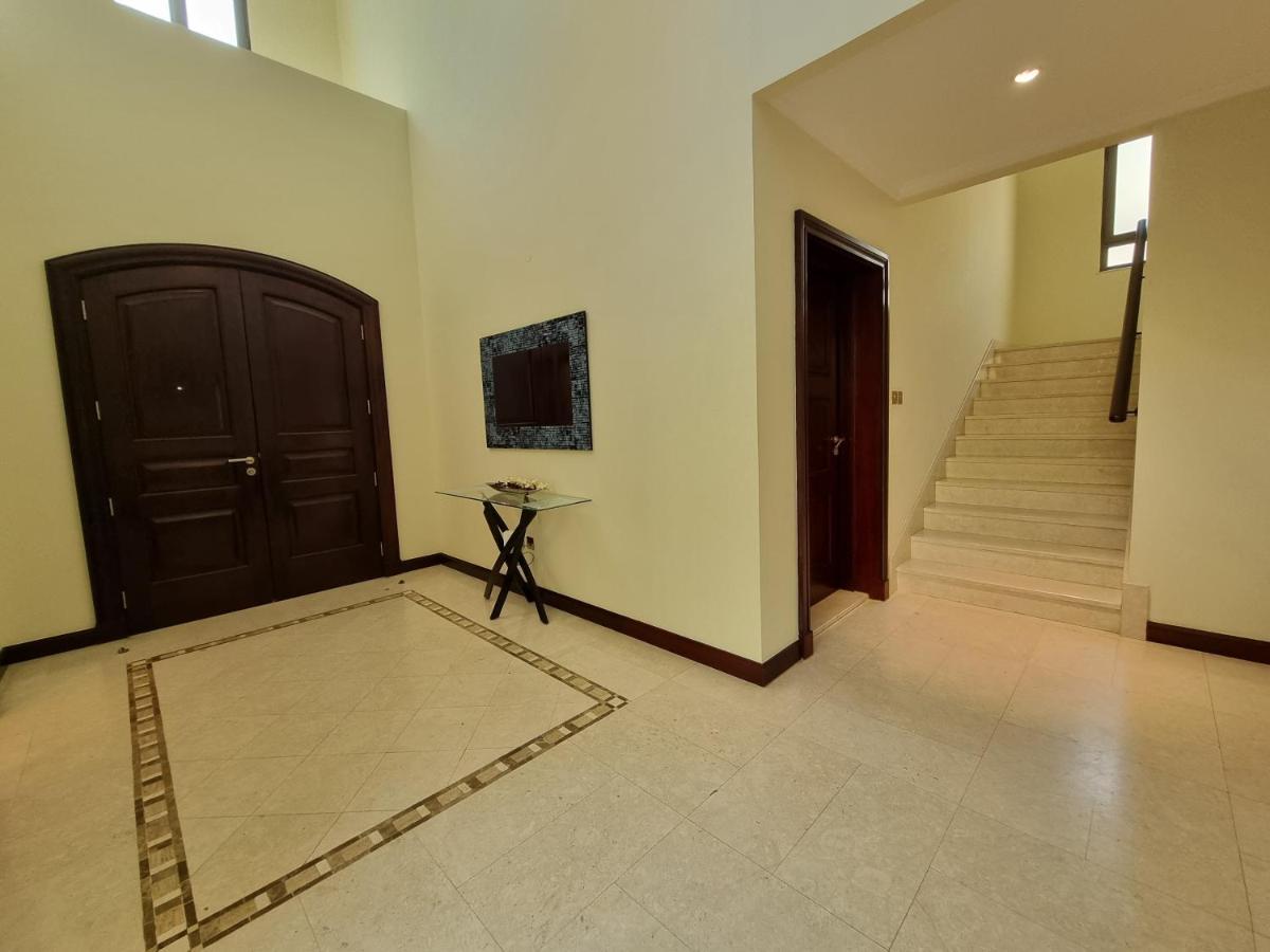 Palm Jumeirah Stunning 4bhk Villa Dubai