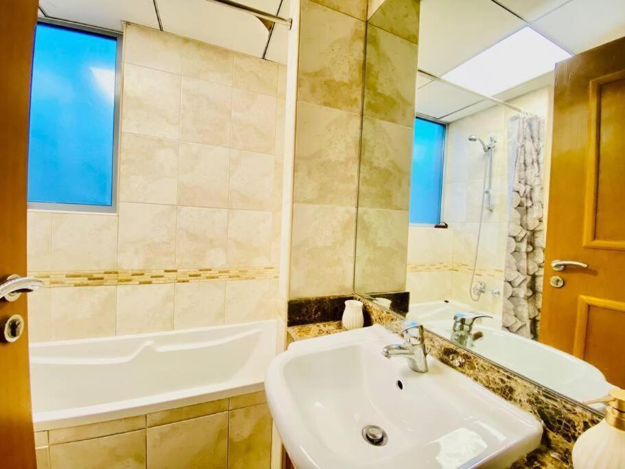 Marina 1 Bedroom Hall With Beautiful View *