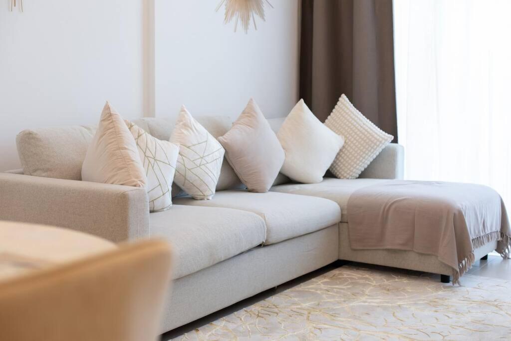 Brand New 1br With A Pool, Gym & Games Area Apartment *