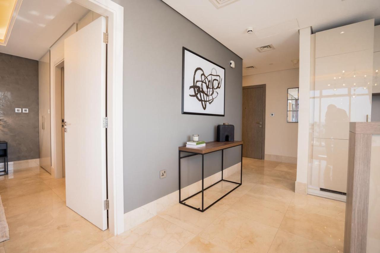 Luxurious Palm Jumeirah With Sea Views *