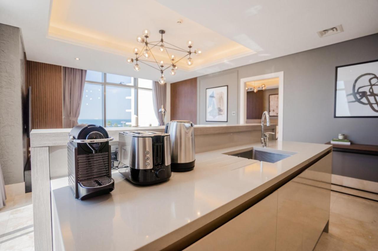 Luxurious Palm Jumeirah With Sea Views *