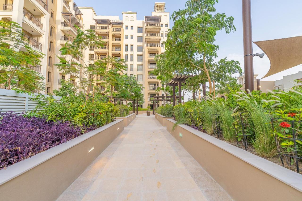 Iconic Views With Balcony Close To The Apartment Dubai