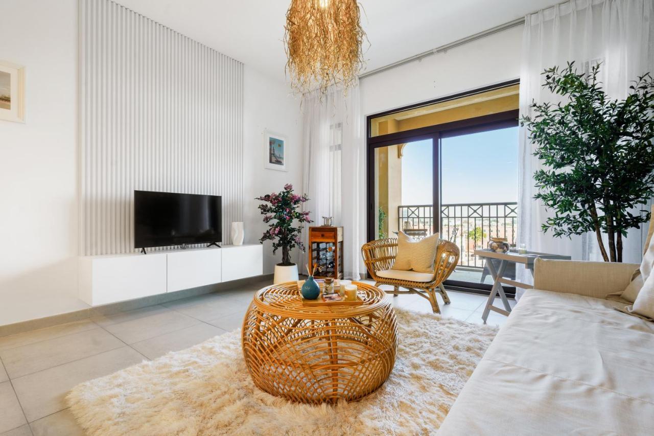 Iconic Views With Balcony Close To The