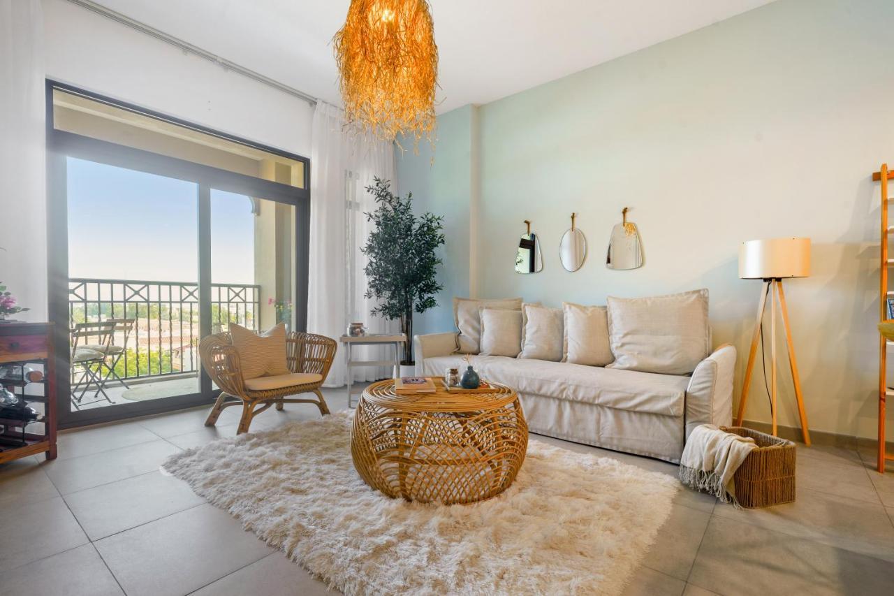 Iconic Views With Balcony Close To The Apartment
