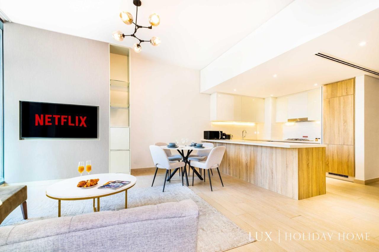 Lux - Contemporary In The Marina *
