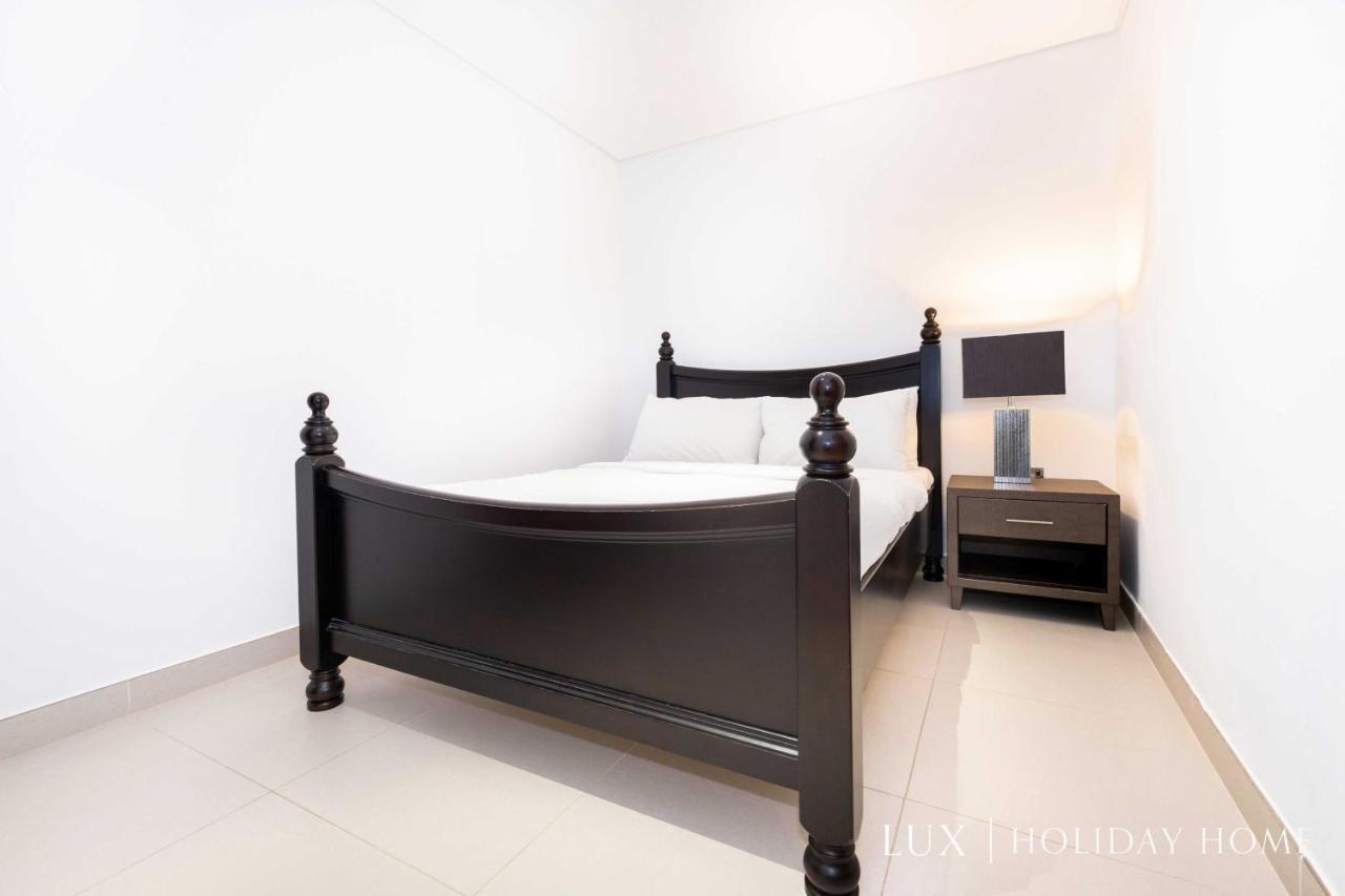 Lux - Contemporary In The Marina *
