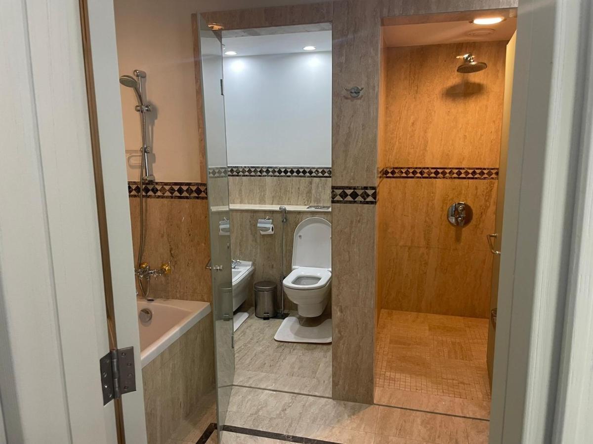 Rare Gem - 5 Bhk Taj Grandeur, Palm Jumeirah Villa Dubai
