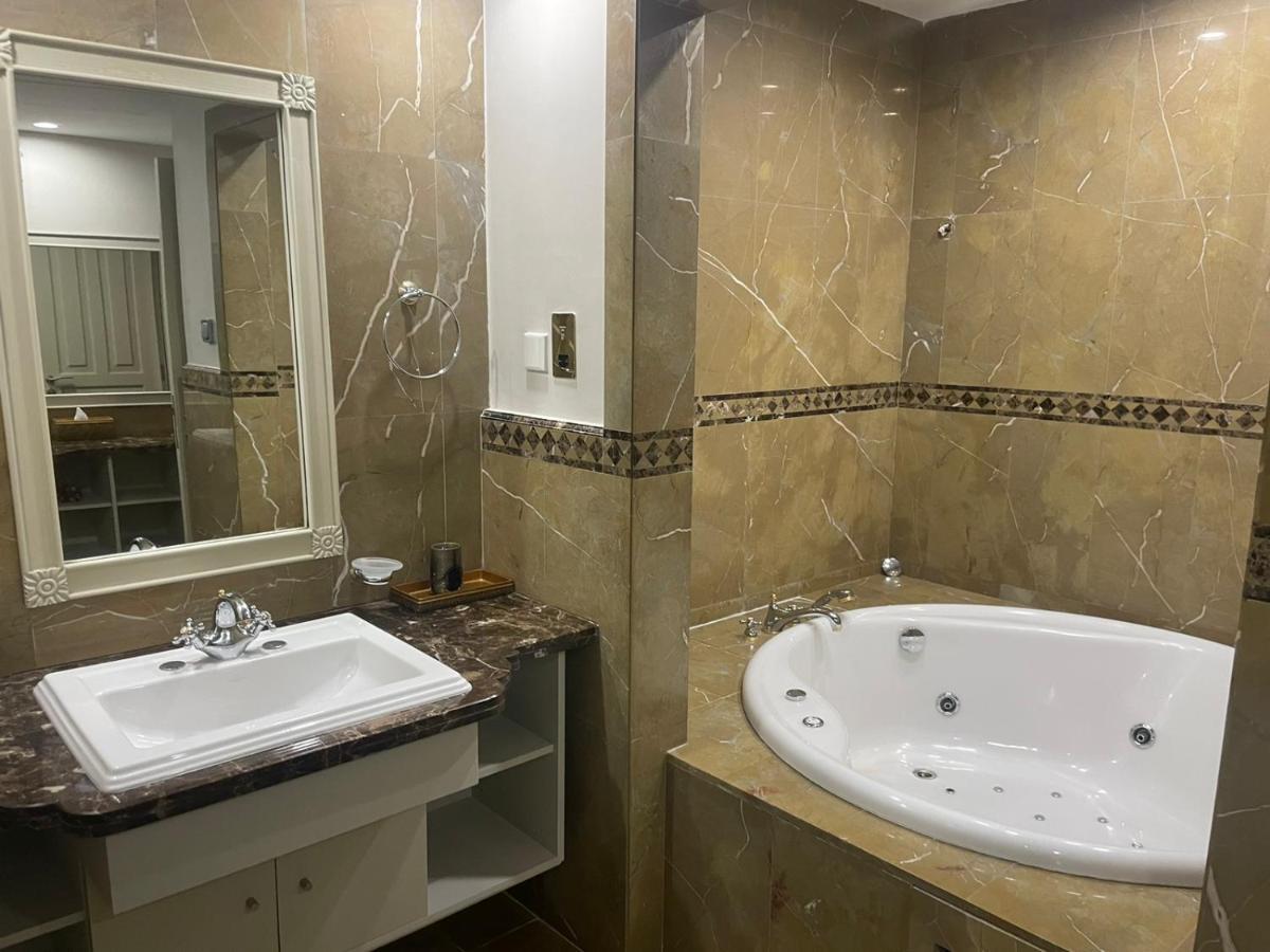 Rare Gem - 5 Bhk Taj Grandeur, Palm Jumeirah *