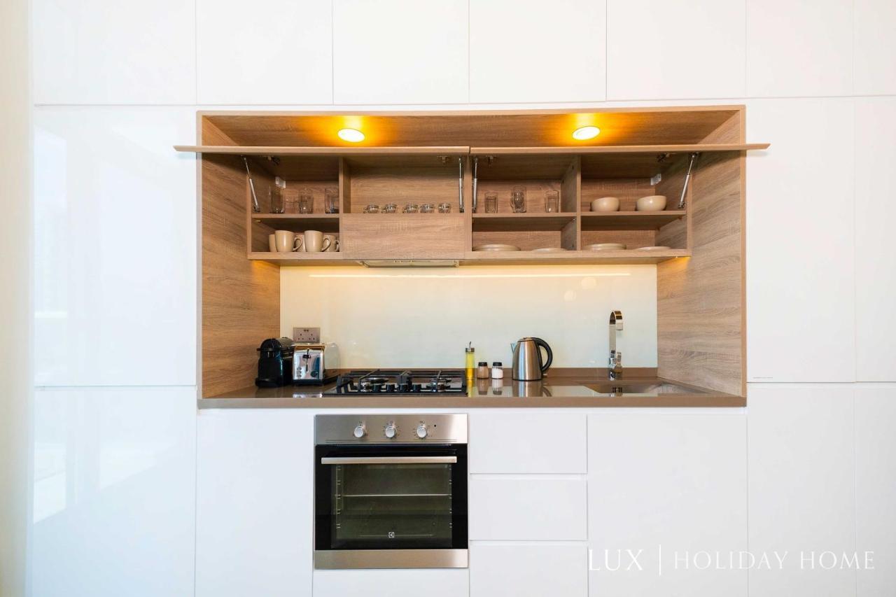 Lux The Modern Marina 2 Bed * Dubai