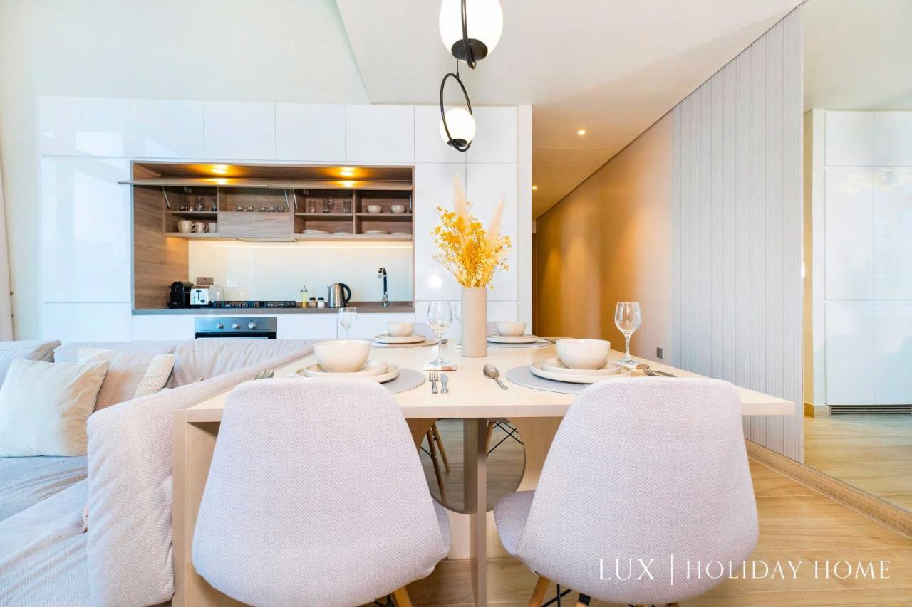 Lux The Modern Marina 2 Bed Daire Dubai