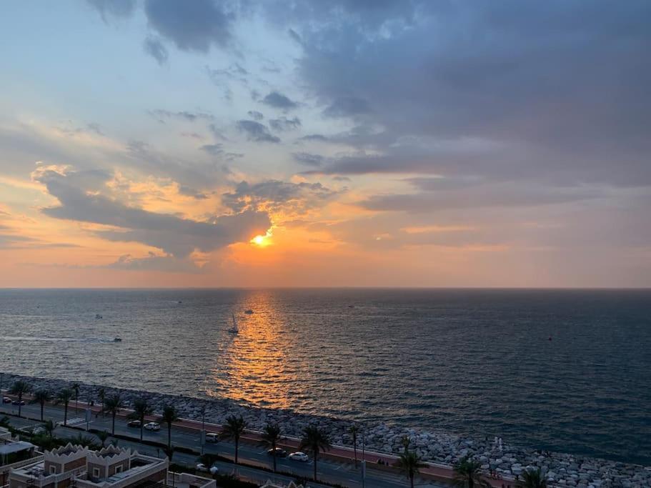 Balqis Residense Palm Jumeirah,pool, Beach, Floor, Full Sea View, Restaurants Daire Dubai