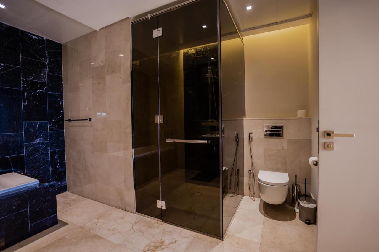 Luxurious Palm Jumeirah With Sea Views Dubai