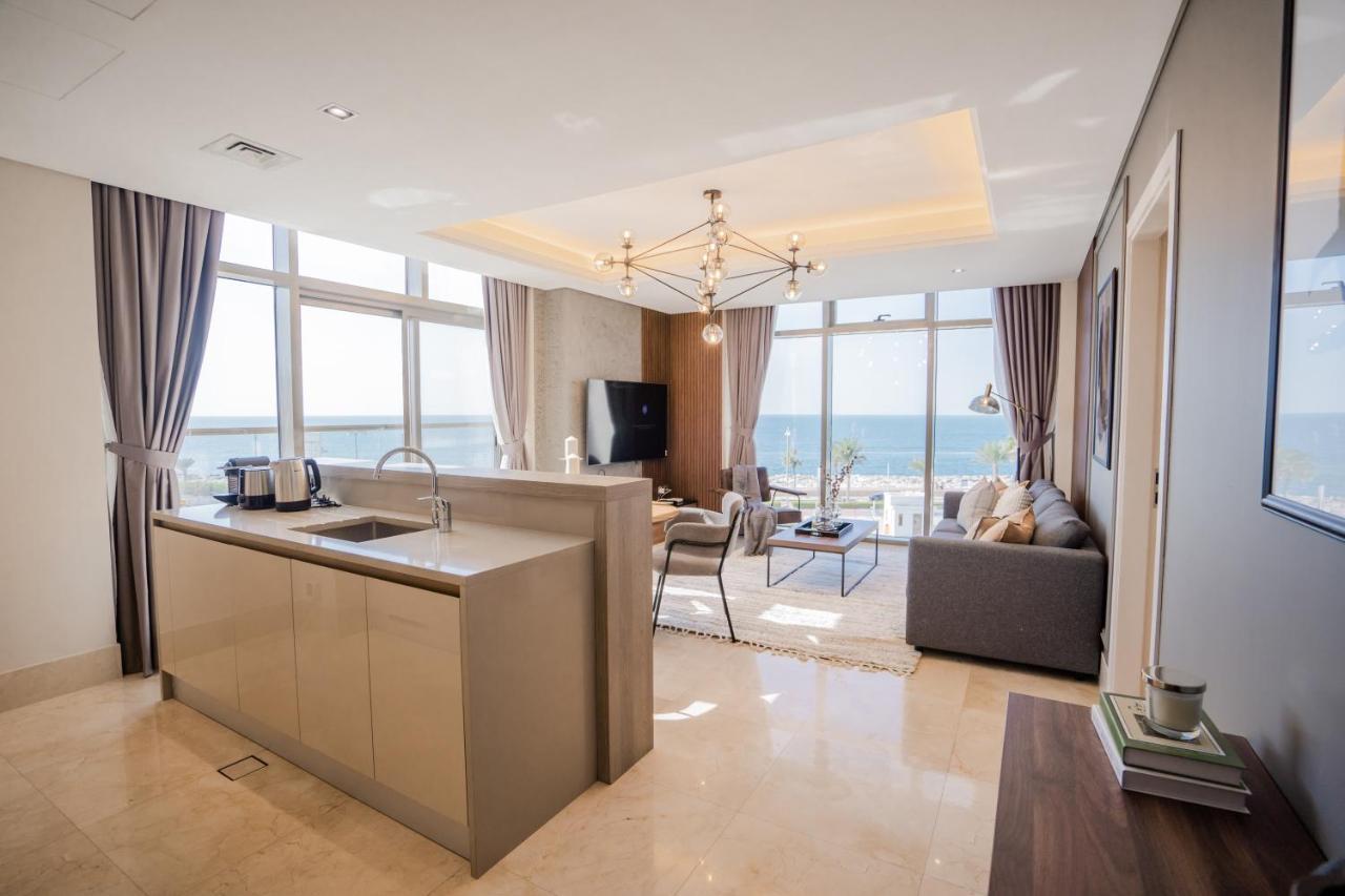 Luxurious Palm Jumeirah With Sea Views Dubai