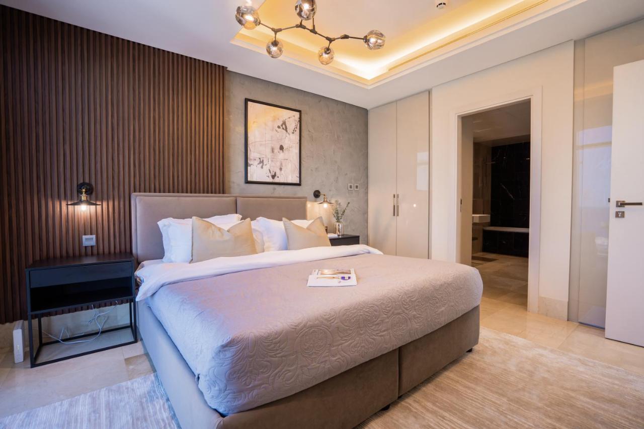 Luxurious Palm Jumeirah With Sea Views