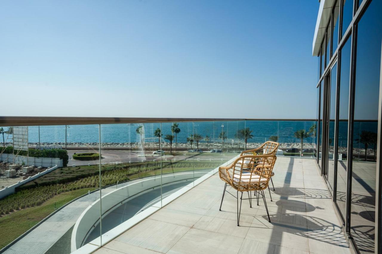 Luxurious Palm Jumeirah With Sea Views *