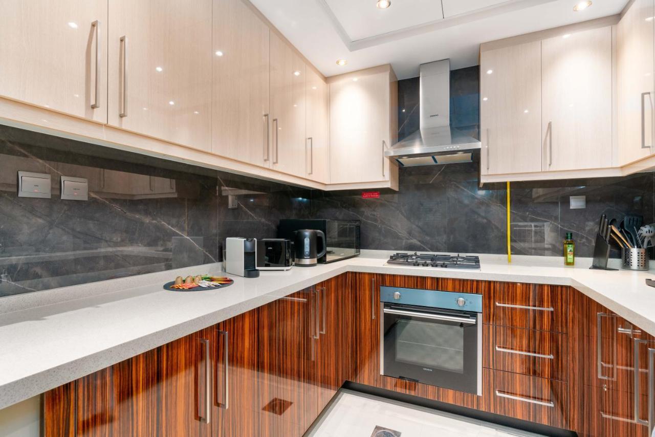 Ultimate / Downtown / Brand New / 5 Min Drive From Mall / Near Park Apartment *