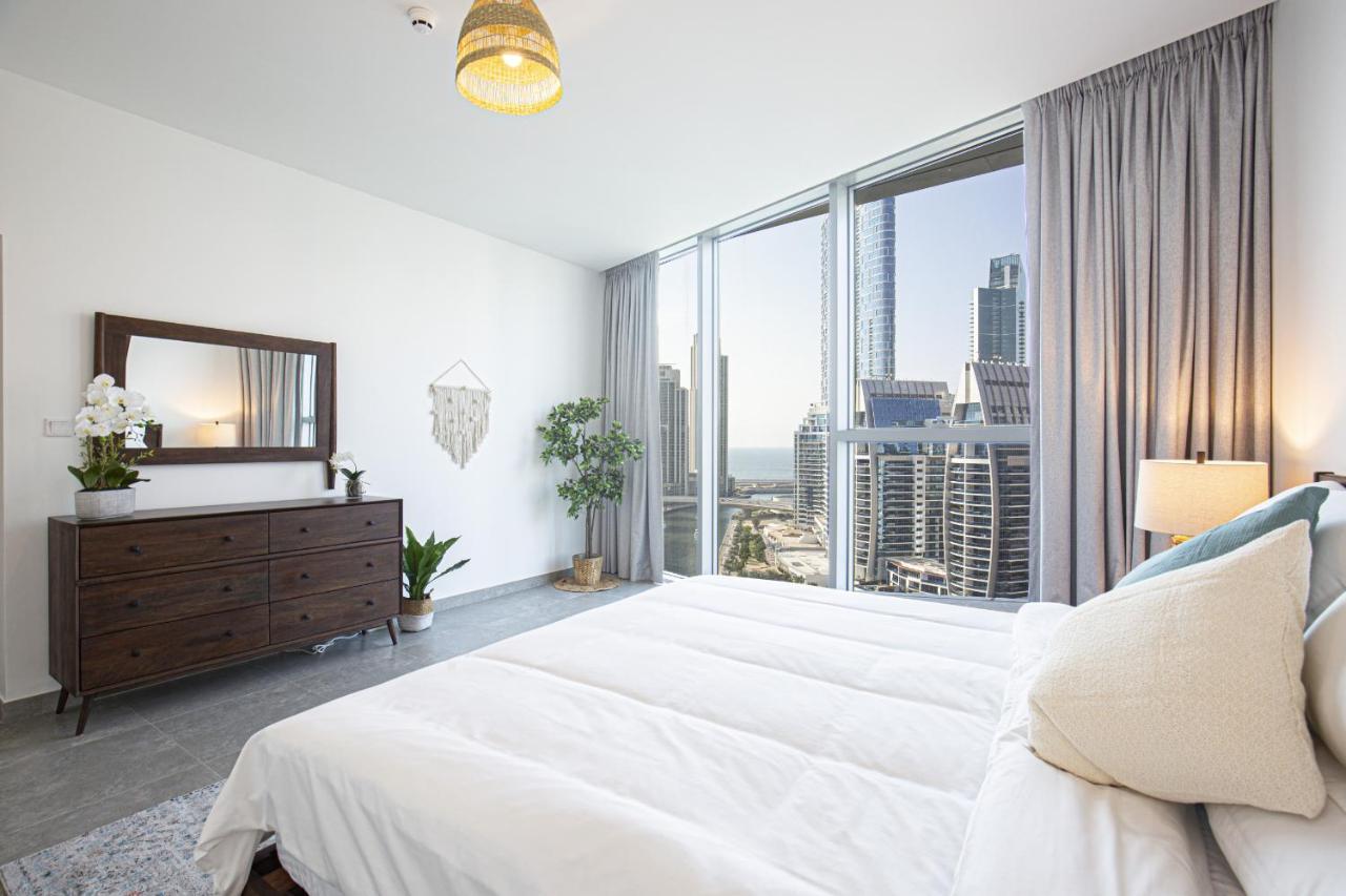 Stunning Views Elegant 5 Star Luxury 1br Marina Dubai