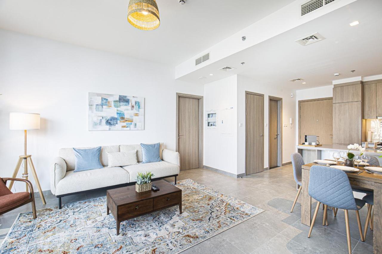 Stunning Views Elegant 5 Star Luxury 1br Marina